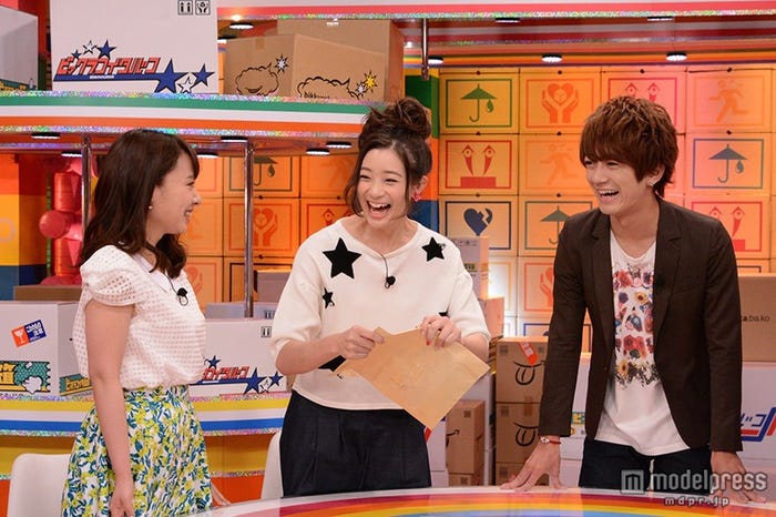 (左から)山田菜々、足立梨花、大倉士門(C)中京テレビ