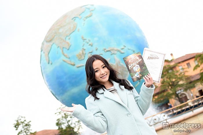 「ドナルドと宝の地図」を体験/モデル:阿井莉沙