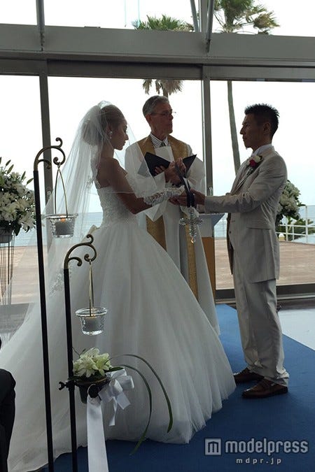 挙式の様子(画像:所属事務所提供)