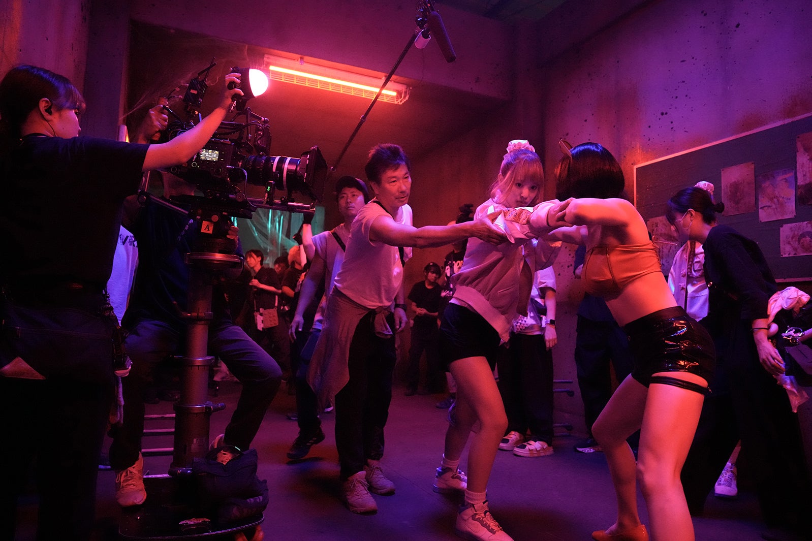 横田真悠、桜井日奈子（C）鈴木祐斗／集英社　（C）2026映画「SAKAMOTO DAYS」製作委員会