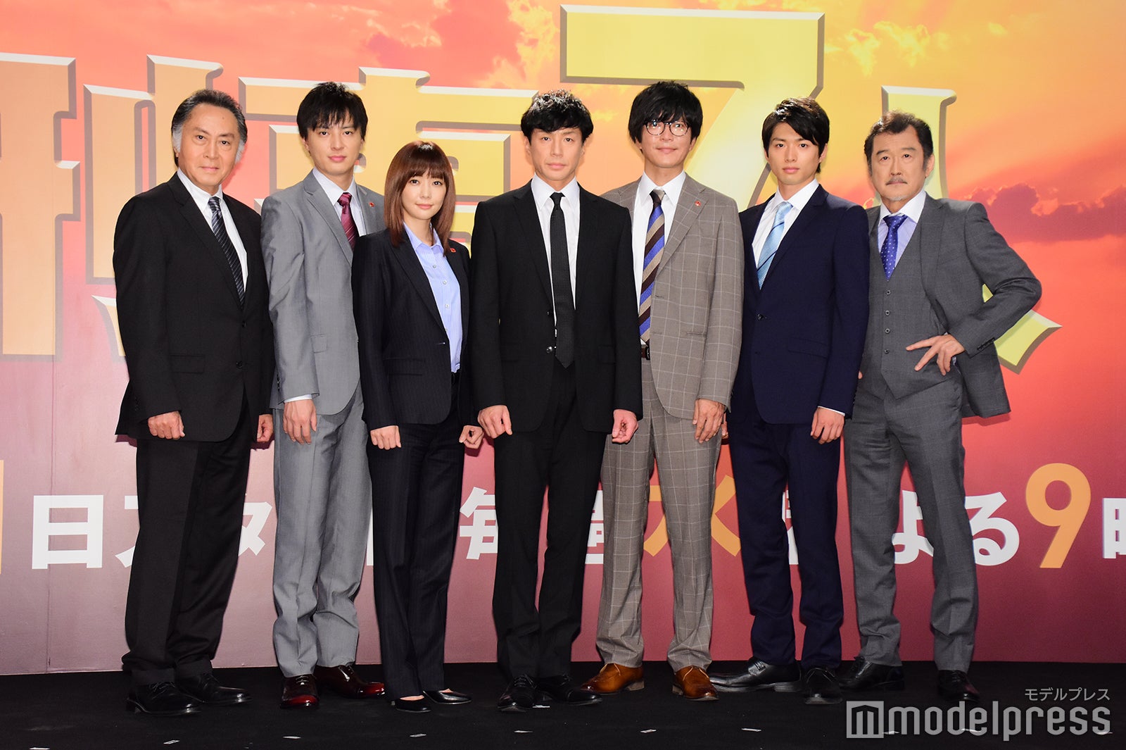 （左から）北大路欣也、塚本高史、倉科カナ、東山紀之、田辺誠一、白洲迅、吉田鋼太郎（C）モデルプレス