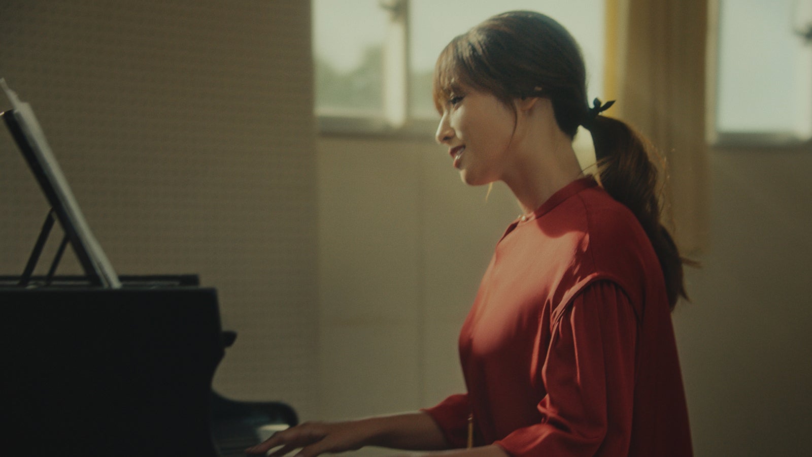 深田恭子、RADWIMPS野田洋次郎の書き下ろし新曲をピアノ演奏