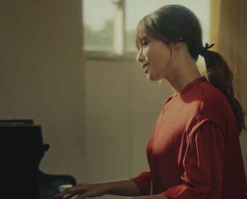深田恭子、RADWIMPS野田洋次郎の書き下ろし新曲をピアノ演奏