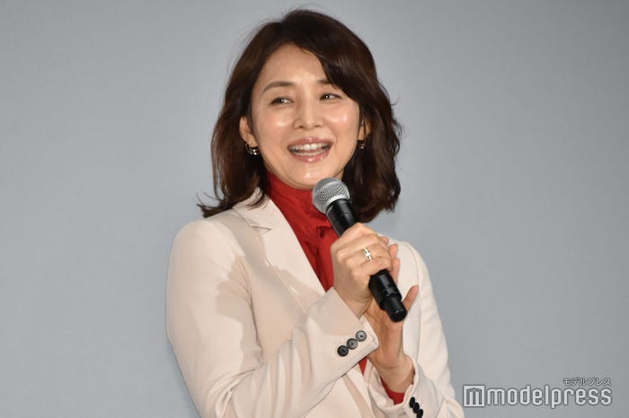 ヘアカット前の石田ゆり子(C)モデルプレス