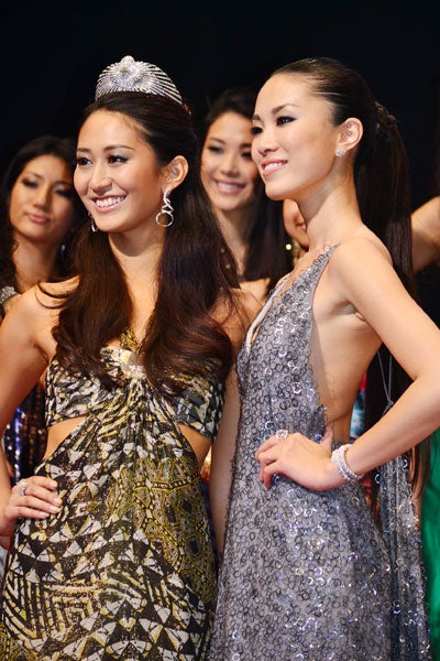 神山まりあさん、2010 ミス・ユニバース・ジャパンの板井麻衣子