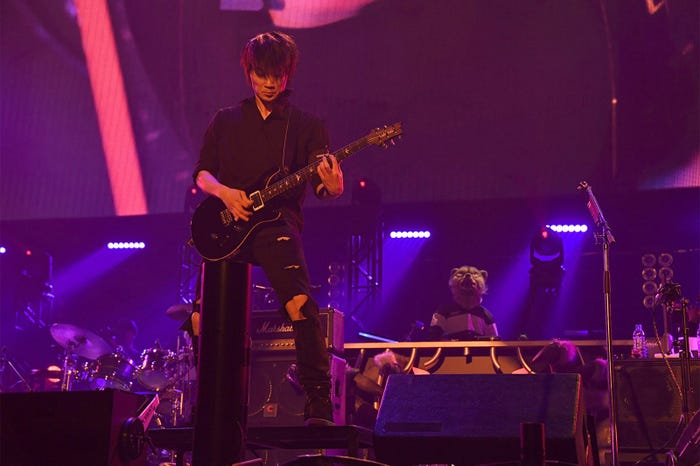 綾野剛、ギター(提供写真)