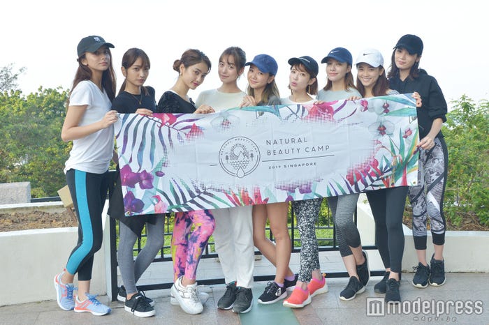 (左から)石田ニコル、安井レイ、谷まりあ、野崎萌香、kiy、舟山久美子、難波サキ、宮城舞、島袋聖南 (C)モデルプレス