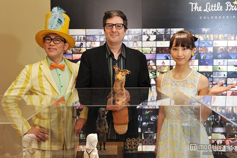 左より：ビビる大木、マーク・オズボーン監督、松井玲奈