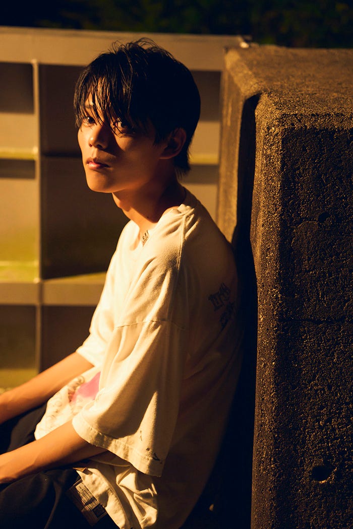 「日向亘1st写真集 5W1H」先行カット/写真:神藤剛 (C)KADOKAWA