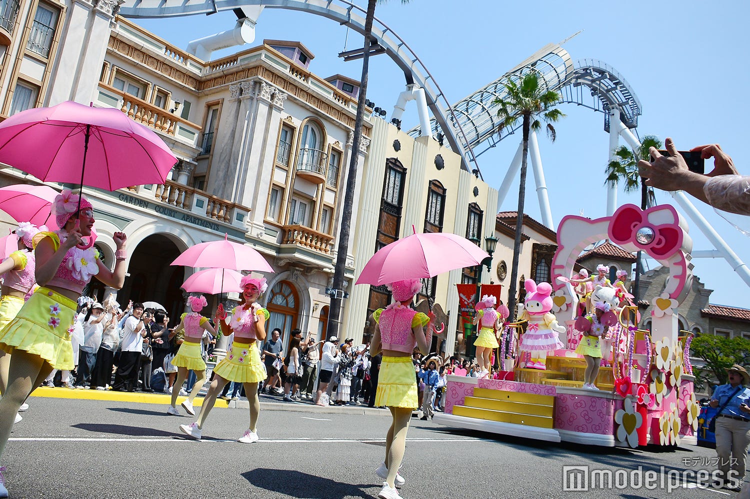 夏休みの思い出作りはUSJで!ワンピ、SPY×FAMILY、薬屋…人気アニメ勢揃い&夜はHYBE JAPANコラボステージに熱狂