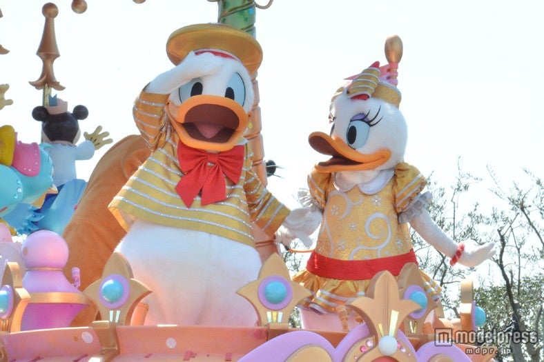 30周年コスチュームのドナルドとデイジー／ハピネス・イズ・ヒア