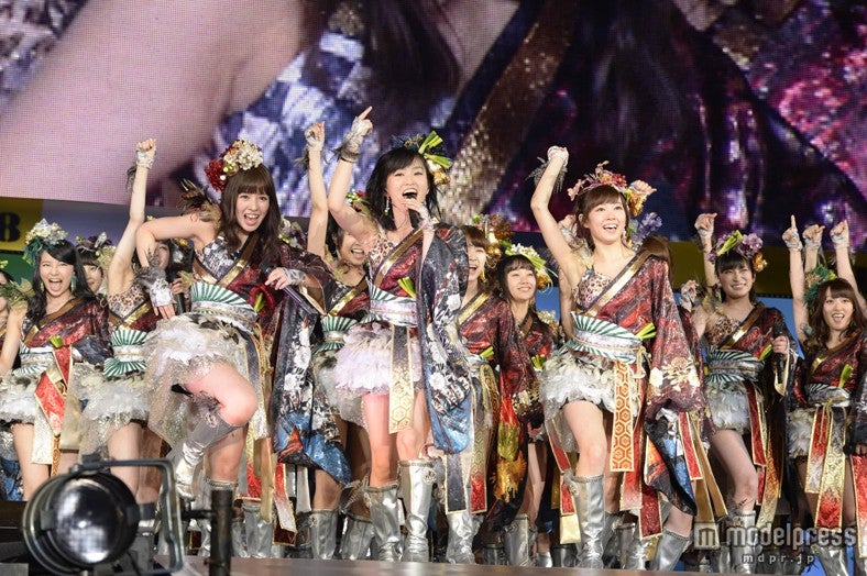 NMB48、柏木由紀ら新体制お披露目　吉本新喜劇とコラボで1万8000人のファン熱狂＜ライブレポ／セットリスト＞