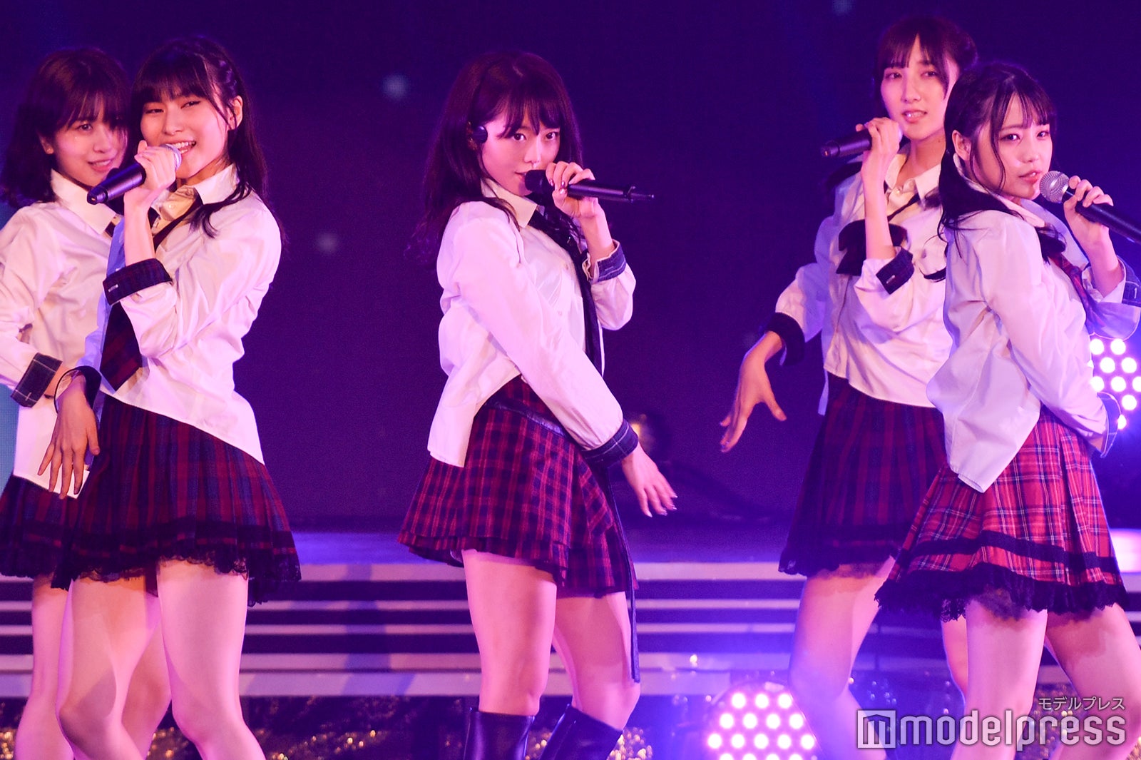 福岡聖菜、峯岸みなみ、安田叶「峯岸みなみ卒業コンサート～桜の咲かない春はない～」（C）モデルプレス