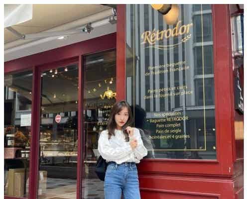 板野友美、美脚際立つデニムスタイル披露「脚長すぎる」「憧れのスタイル」と反響続々