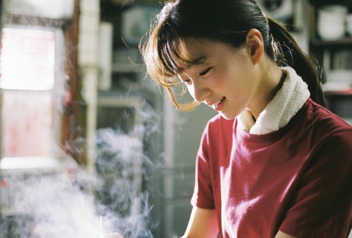 岡崎紗絵(C)2020「mellow」製作委員会