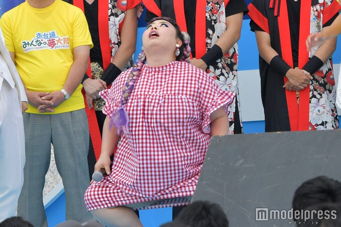 モノマネの正解はコレ (C)モデルプレス