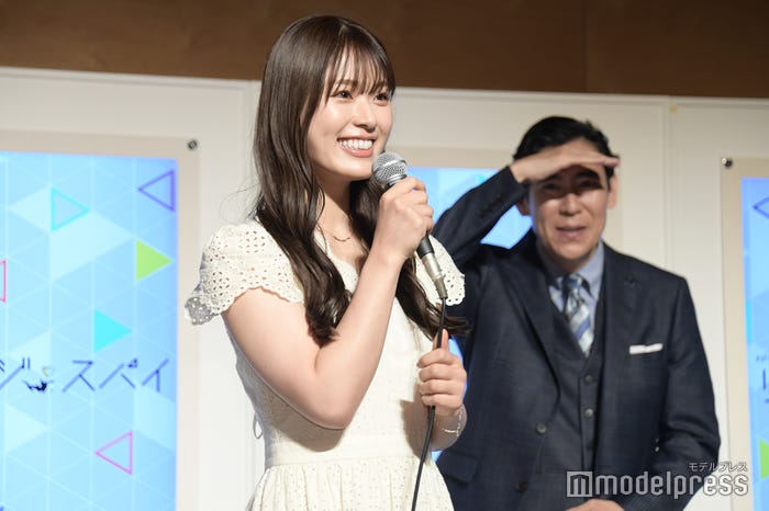 スパイの大橋和也を探す渋谷凪咲(C)モデルプレス