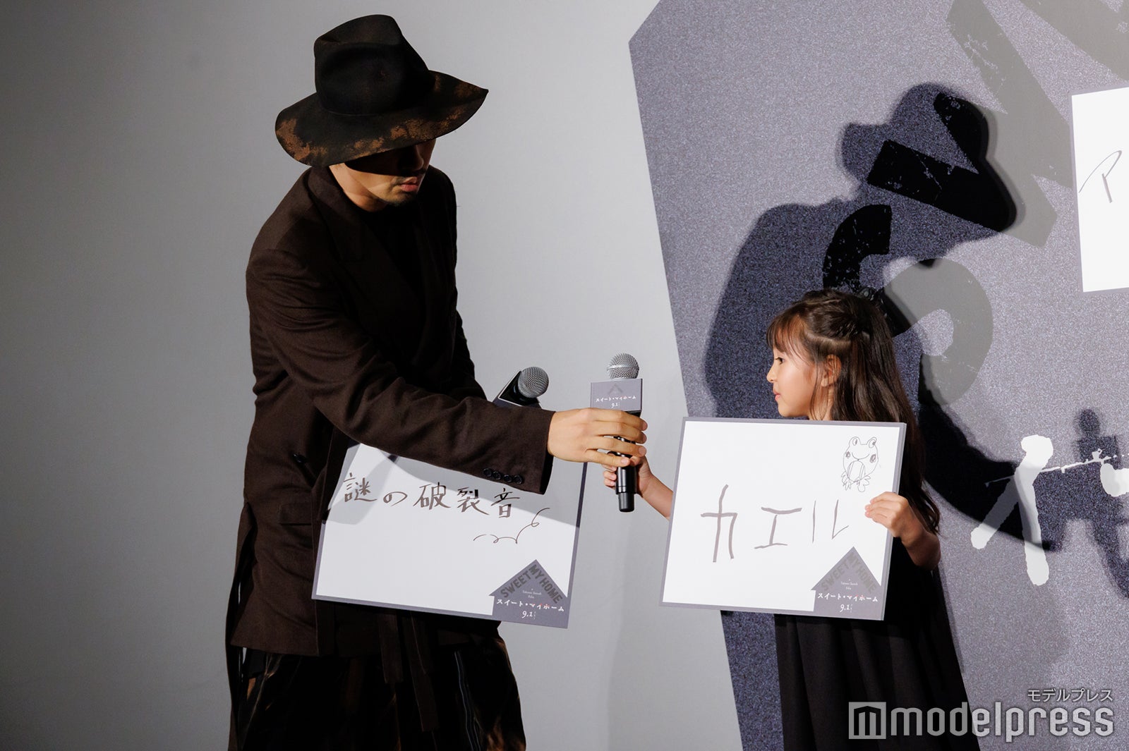 齊藤工監督、磯村アメリ（C）モデルプレス