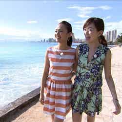 ハワイ女子旅を満喫する近藤しづか、白石みき（右から）（C）テレビ東京