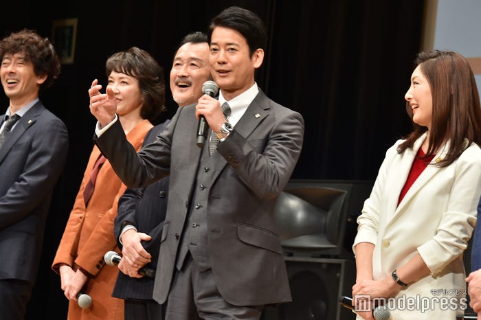 吉田鋼太郎と滝藤賢一のモノマネをする唐沢寿明 (C)モデルプレス