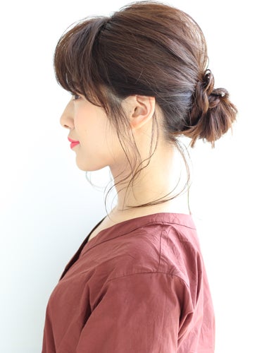 夏は涼しげなヘアアレンジで垢抜けを叶える ミディアムさん向けの簡単スタイル集 モデルプレス