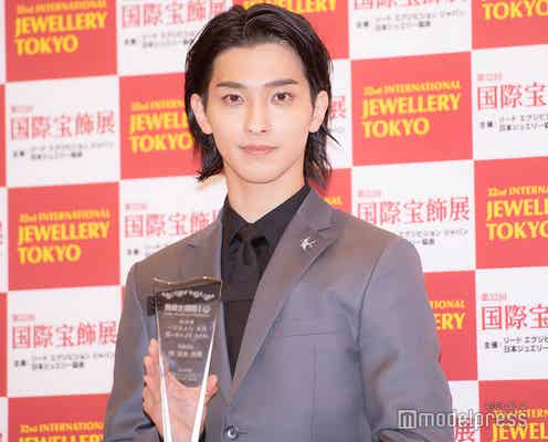 横浜流星、司会のミスを即フォロー 会場和ませる「ジュエリーの似合う男に」<第32回 日本ジュエリーベストドレッサー賞>
