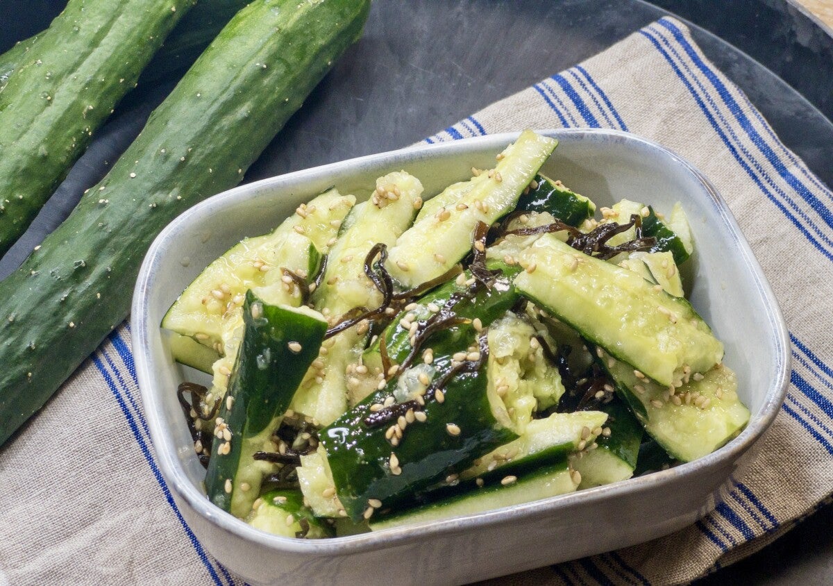 「これ作るために毎日きゅうり買いに行く！」5分でできるお助け副菜！叩ききゅうりの塩昆布和え