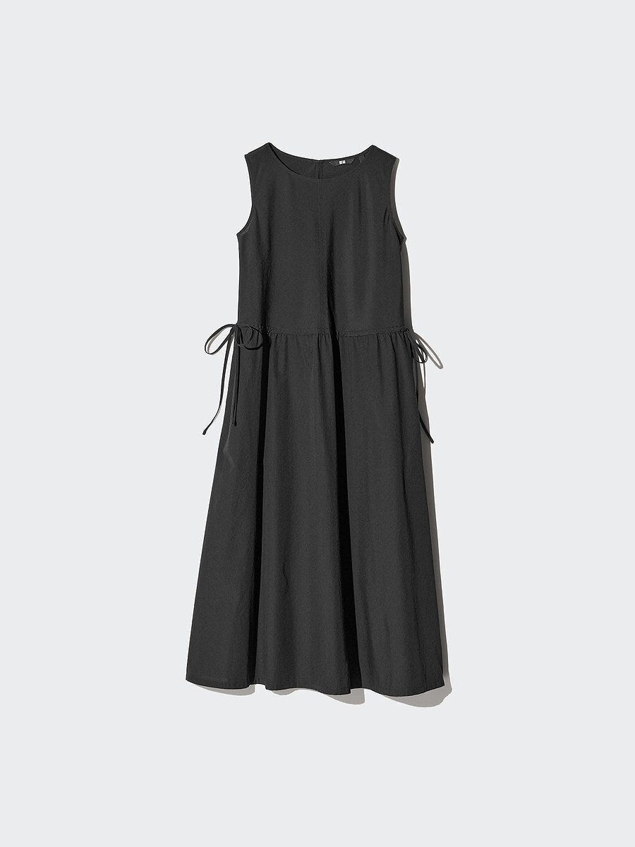 ユニクロのウエストギャザーワンピースノースリーブ