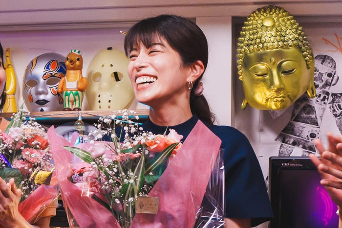 さとうほなみ「こんばんは、朝山家です。」(C)ABCテレビ