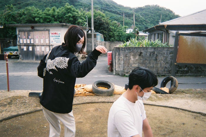 生駒里奈、平岡祐太(C)2023『忌怪島/きかいじま』製作委員会