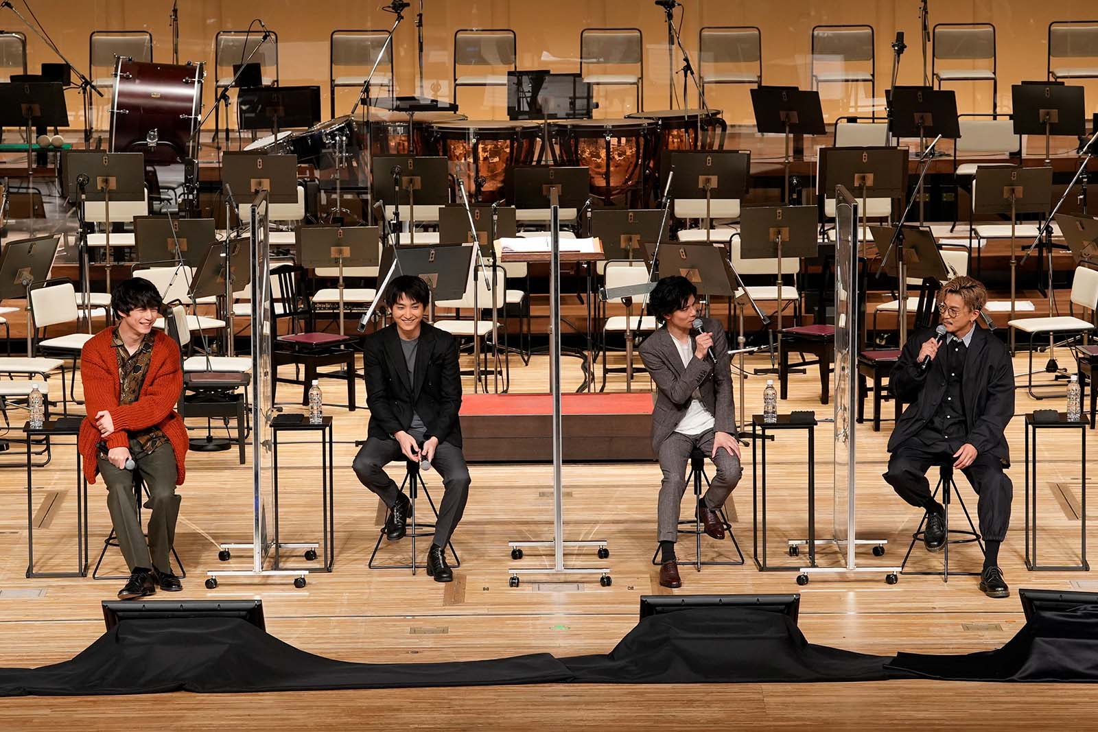 坂口健太郎、金子大地、柿澤勇人、小栗旬（C）NHK