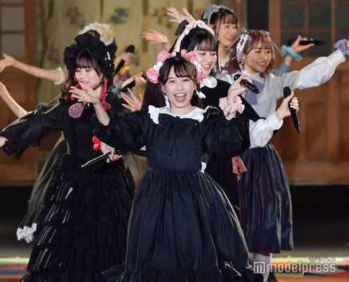 TikTokで話題・FRUITS ZIPPER、ロリータ姿で初の全員ランウェイ 神社舞台にキュートなステージ<BISHU COLLECTION>