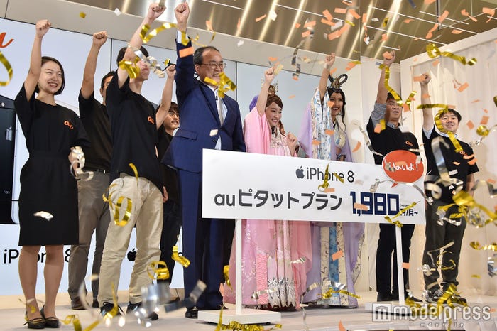 KDDI(au)のセレモニーの様子(C)モデルプレス