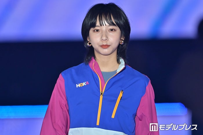 山之内すず、手編みセーターから美ウエスト披露「クオリティ高すぎ」「欲しい」と反響