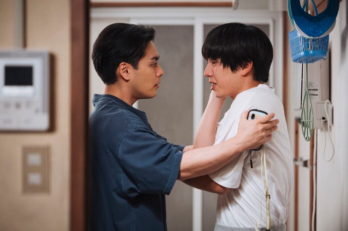 柳楽優弥、坂東龍汰「ライオンの隠れ家」第5話(C)TBS