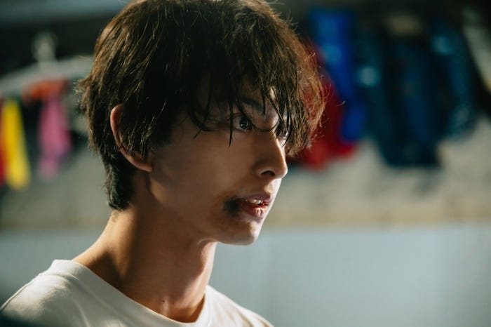 木村慧人「レッドブルー」第1話(C)「レッドブルー」製作委員会・MBS(C)波切敦/小学館
