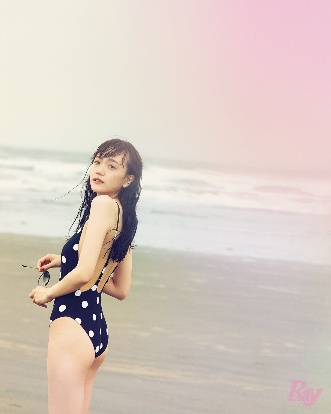 画像2 2 松井愛莉 ちょっぴりオトナ な水着姿 色気際立つ肌見せコーデも モデルプレス