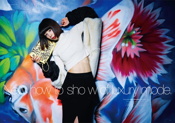 夏帆“美腹筋”披露 蜷川実花とタッグで新たな一面