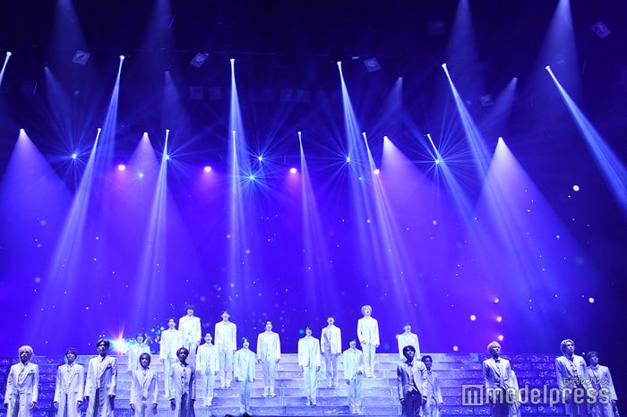 「JOHNNYS’ World Next Stage」公開ゲネプロに登場した(左)HiHi Jets(中央)少年忍者(右)美 少年 (C)モデルプレス