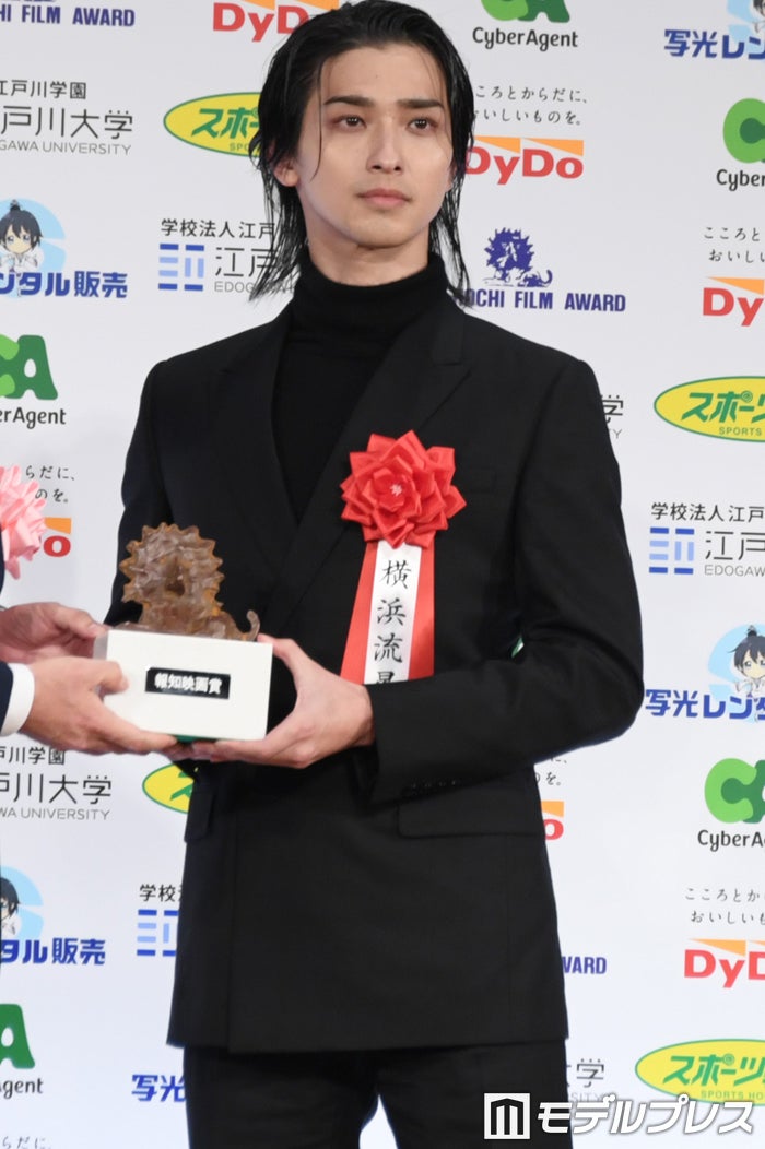 横浜流星、“約10年の付き合い”藤井道人監督に感謝「自分の中でも1つの集大成」【第49回報知映画賞】