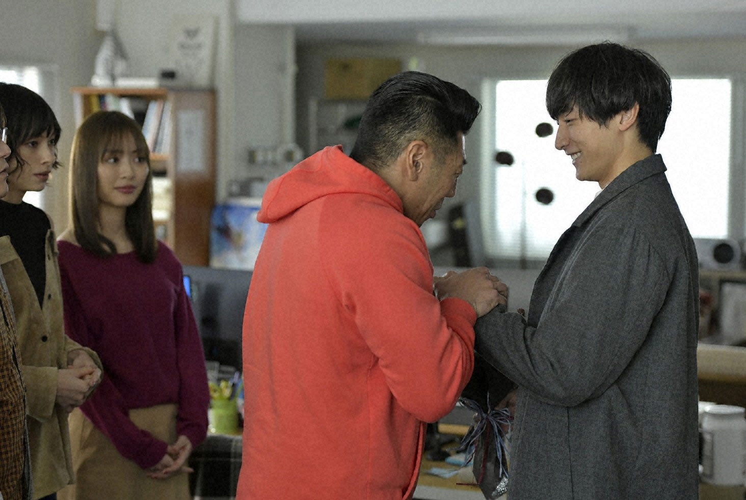 （左から）太田莉菜、内田理央、後藤剛範、小関裕太／「来世ではちゃんとします」最終話より（C）「来世ではちゃんとします」製作委員会