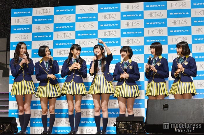 左から:森保まどか、兒玉遥、田島芽瑠、指原莉乃、朝長美桜、宮脇咲良、穴井千尋