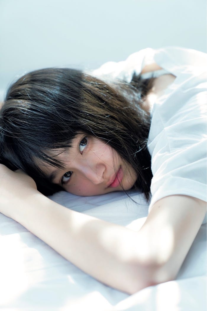 吉川愛ファースト写真集「i」(ワニブックス、2月17日発売、撮影:Takeo Dec.)/画像提供:所属事務所