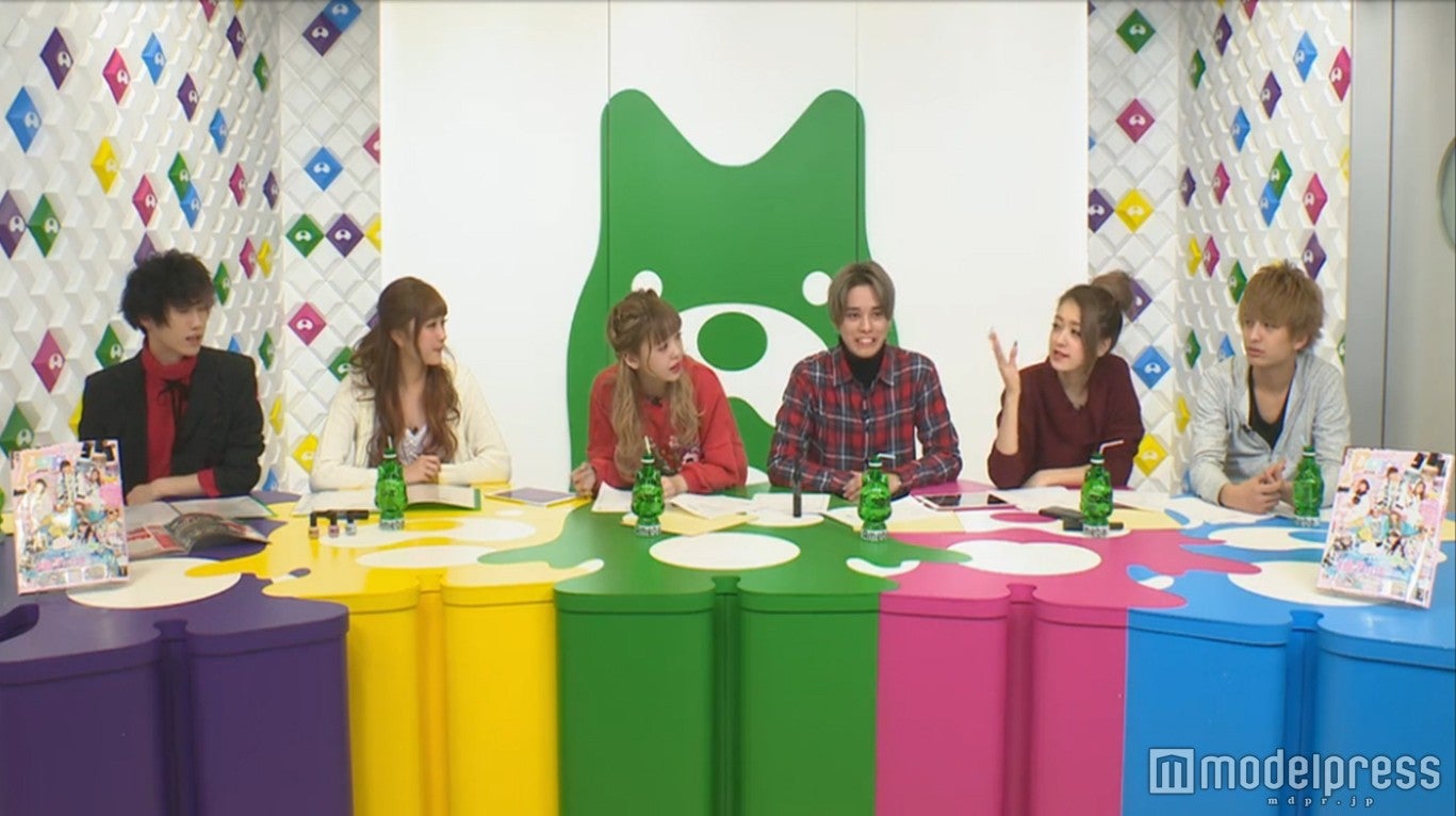 「Popteenの裏トーーーーク！」の模様