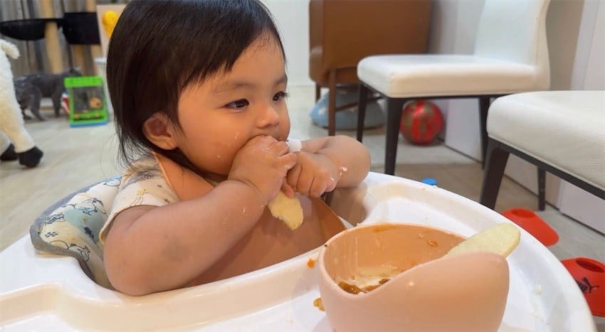 川崎希、次女・グーちゃんの離乳食に変化「ひさびさにスプーンでも食べてくれるように」