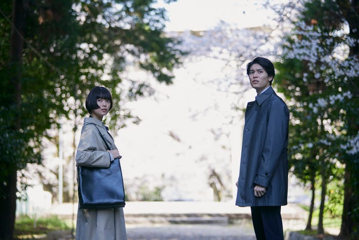 杉咲花萩原利久(C)2024 映画「朽ちないサクラ」製作委員会