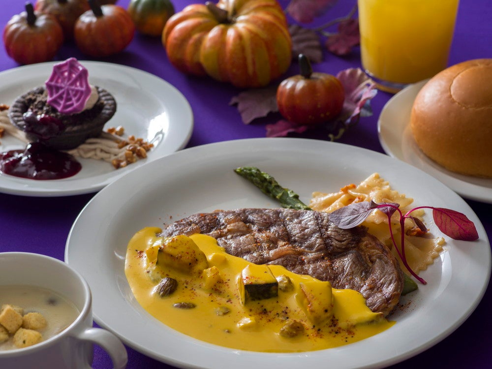 スペシャルセット2,980円／販売店舗：ライズンベイ・レストラン（C）Disney