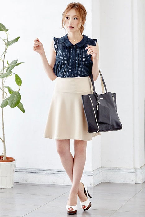 袖フリル2typeノースリーブブラウス「Pierrot」1,980円（税込）／画像提供：Pierrot