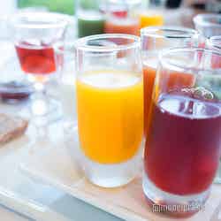 4種類のプティドリンク（三重県産柑橘ジュース、フルーツと野菜のジュース、トマトジュース、クランベリージュース）（C）モデルプレス