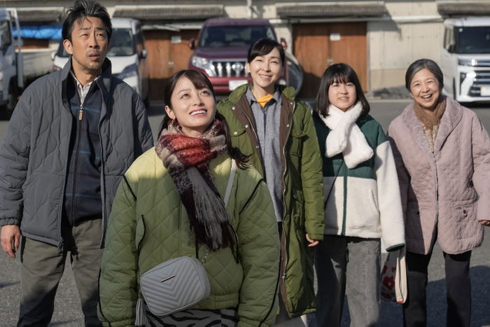 北村有起哉、橋本環奈、麻生久美子、新津ちせ、宮崎美子「おむすび」第125話(C)NHK